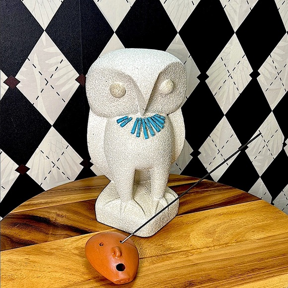 Mid-Century Modern Textured Owl Sculpture with Turquoise Detail – Artisan Style - Picture 7 of 9
